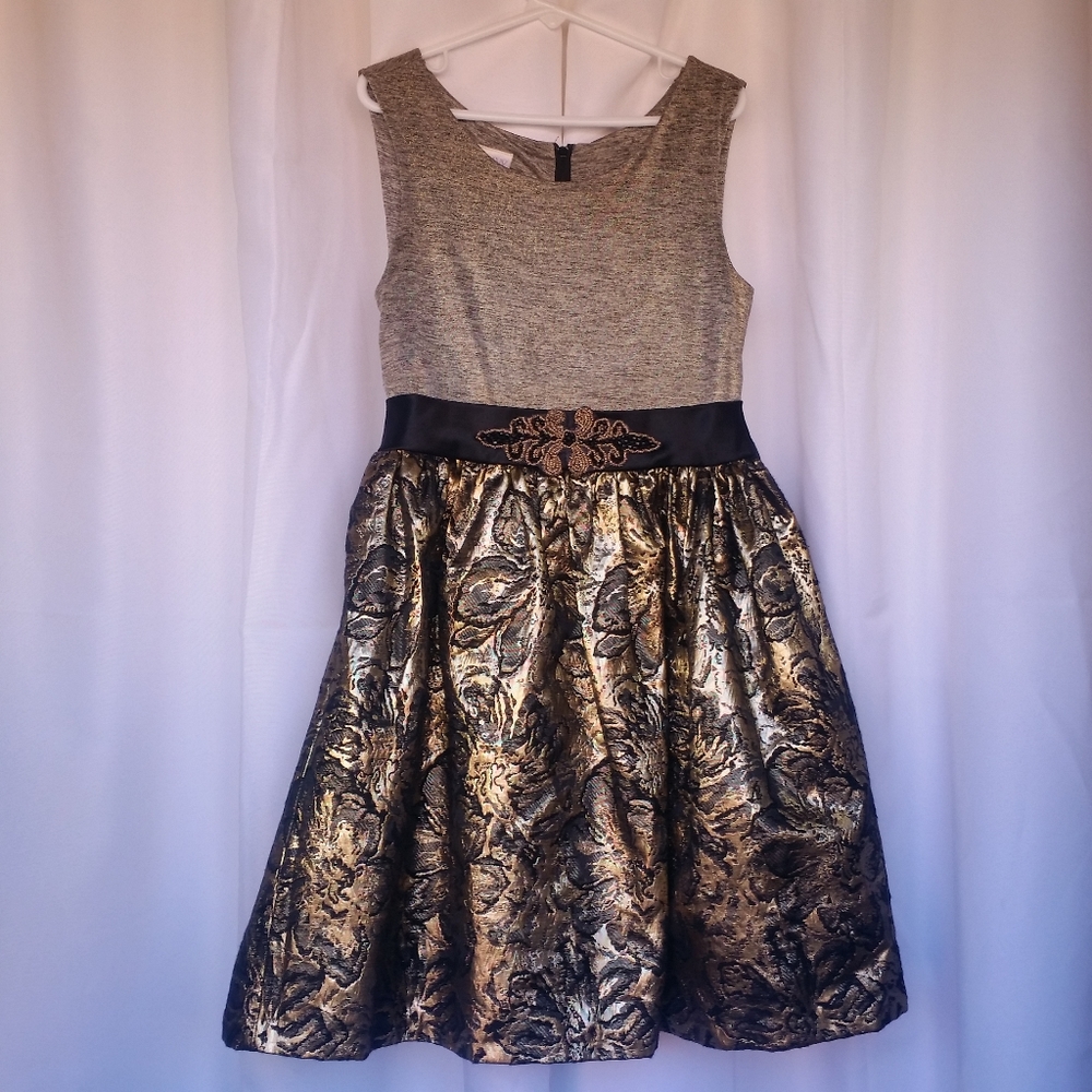 Iris & Ivy Gold and Black Special Occasion Dress